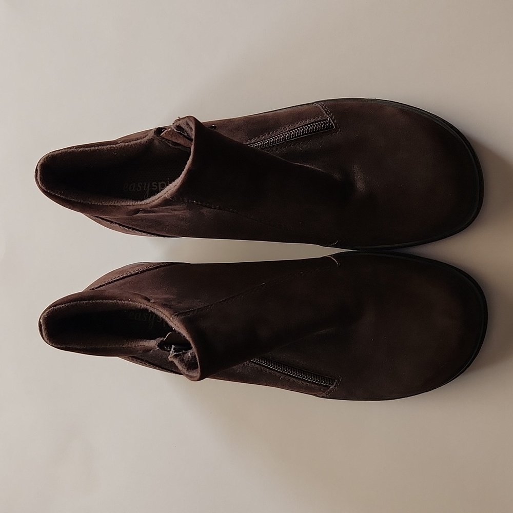 Easy Spirit Brown Suede “Arias” Shoes 9